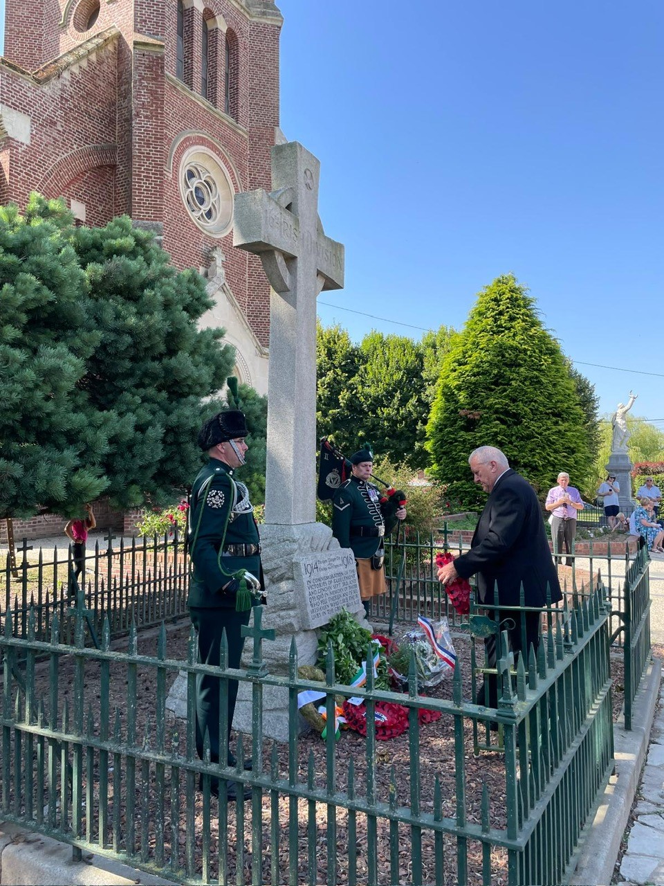 Cllr Catney lays a wreath at the memorial