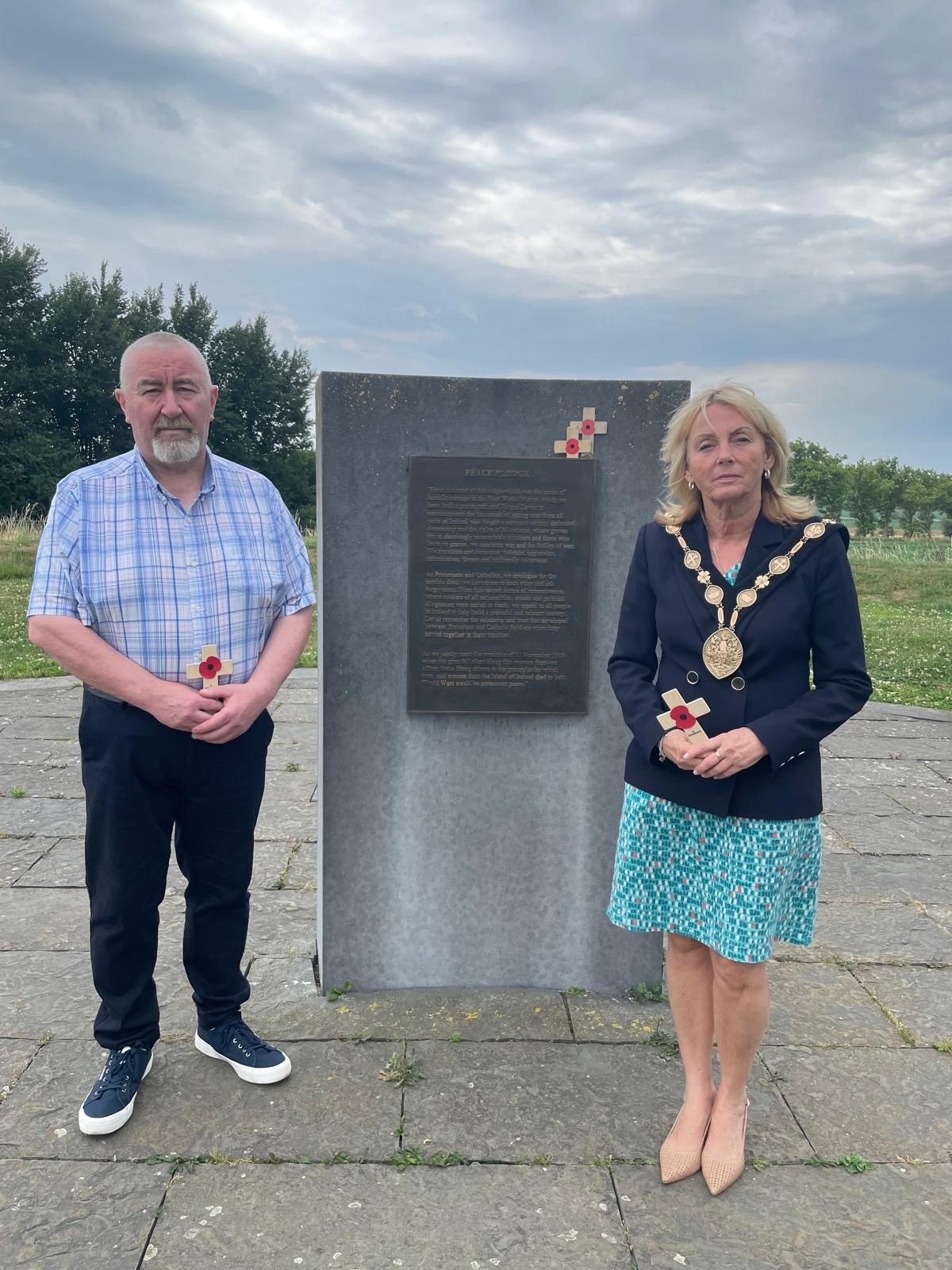 Cllr Higginson and Mayor Grehan remember the fallen